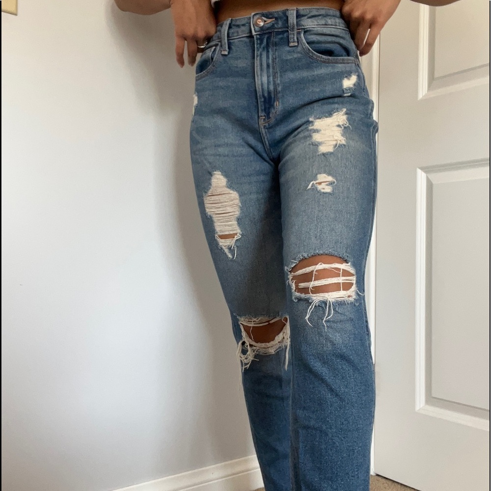 Hollister Ultra High-Rise Mom Jeans